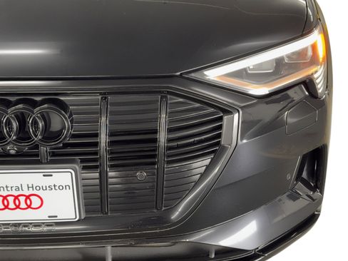 Used 2022 Audi e-tron Premium Plus w/ Premium Plus Package image 11