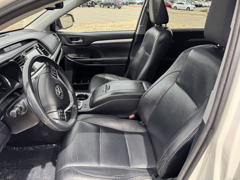 Used 2016 Toyota Highlander XLE AWD/4WD image 15