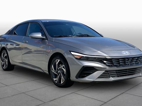 Used 2025 Hyundai Elantra Sport FWD image 3