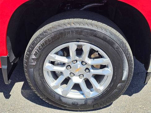 Used 2025 Chevrolet Silverado 1500 LT AWD/4WD image 7