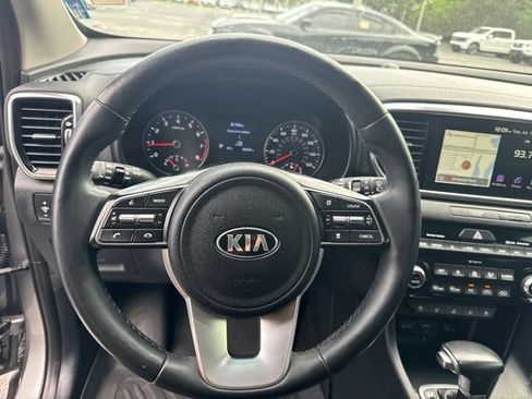 Used 2022 Kia Sportage EX w/ EX Technology Package FWD image 9