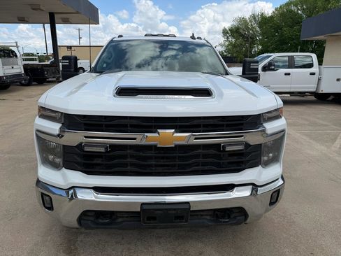 Used 2024 Chevrolet Silverado 2500 LT w/ Convenience Package image 8