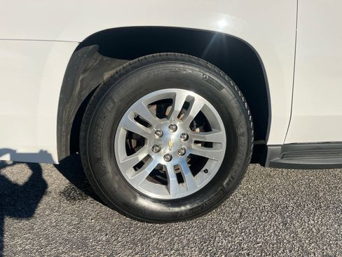 Used 2018 Chevrolet Suburban LT image 39