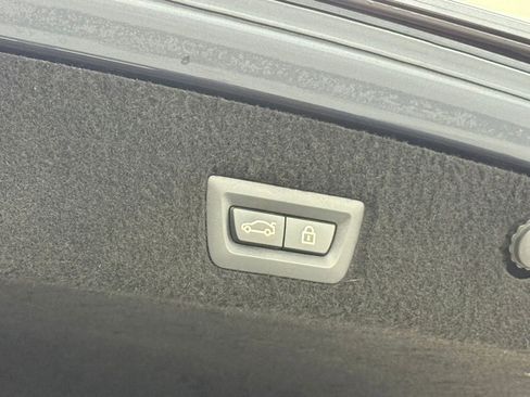 Used 2020 BMW 750i xDrive image 45