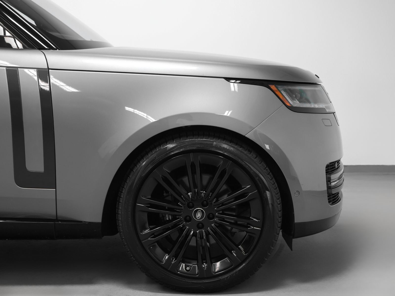 Used 2023 Land Rover Range Rover Long Wheelbase SE AWD/4WD image 14