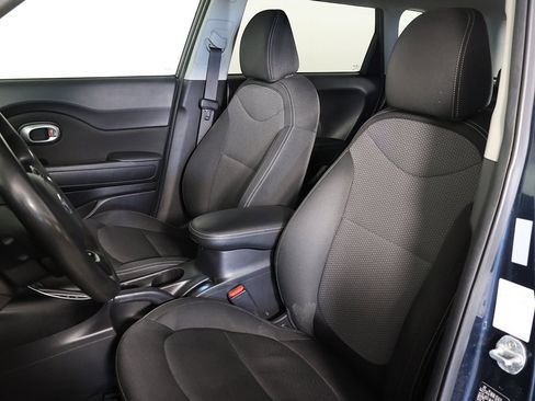 Used 2017 Kia Soul + image 25