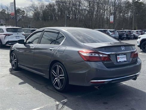 Used 2017 Honda Accord Sport image 5
