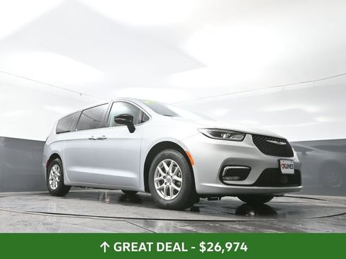 Used 2024 Chrysler Pacifica Touring-L image 55