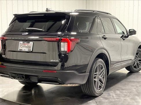 Used 2025 Ford Explorer ST-Line w/ ST-Line Street Pack AWD/4WD image 13