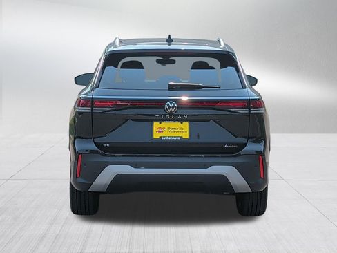 Certified 2025 Volkswagen Tiguan SE AWD/4WD image 6