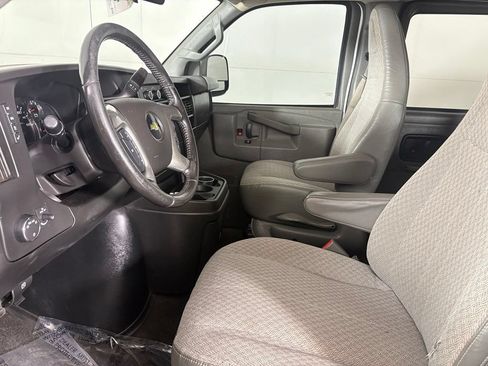 Used 2017 Chevrolet Express 3500 LT w/ LT Preferred Equipment Group RWD image 24
