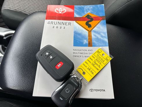 Used 2022 Toyota 4Runner SR5 image 31