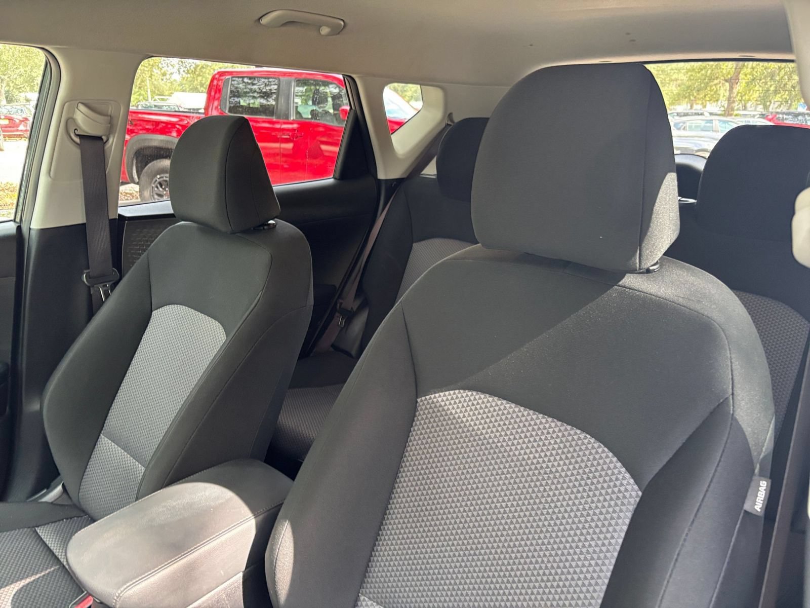 Used 2025 Kia Soul LX w/ LX Technology Package FWD image 33