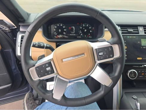 Used 2024 Land Rover Discovery Metropolitan Edition AWD/4WD image 9