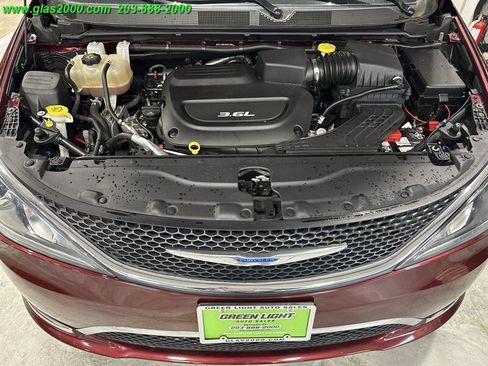 Used 2018 Chrysler Pacifica Touring-L Plus image 12