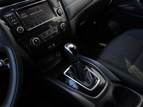 Used 2019 Nissan Rogue S AWD/4WD image 20