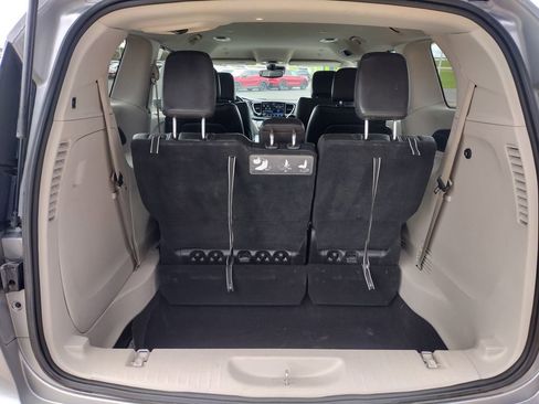 Used 2021 Chrysler Pacifica Touring-L FWD image 18