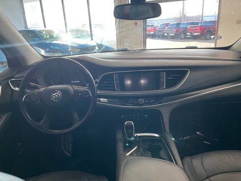Used 2019 Buick Enclave Essence image 24