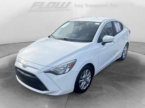 Used 2017 Toyota Yaris iA image 4