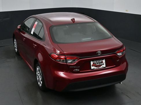 Used 2025 Toyota Corolla LE image 30