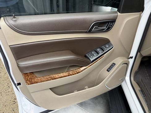 Used 2017 Chevrolet Suburban Premier AWD/4WD image 19