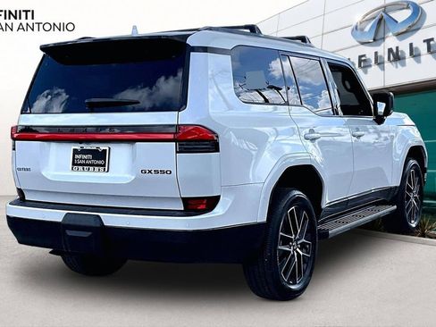 Used 2025 Lexus GX 550 w/ Accessory Package (2T) AWD/4WD image 2