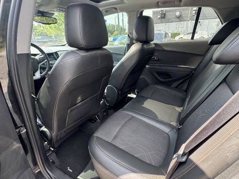 Used 2018 Chevrolet Trax LT w/ Sun & Sound Package AWD/4WD image 13