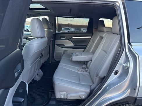 Used 2015 Toyota Highlander XLE image 17