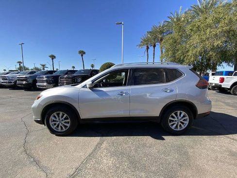 Used 2018 Nissan Rogue SV image 4