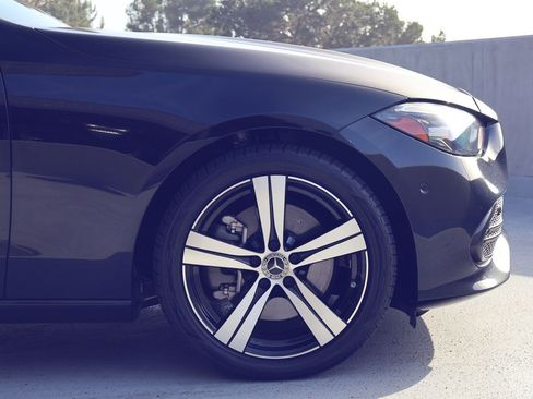 Used 2023 Mercedes-Benz C 300 Sedan image 11