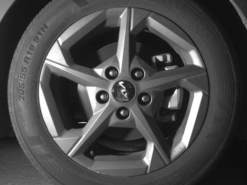 Used 2025 Kia K4 LXS image 13