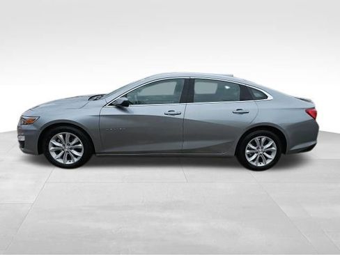 Used 2025 Chevrolet Malibu LT FWD image 2