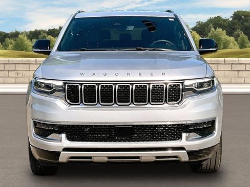 Used 2024 Jeep Wagoneer L Series II w/ Flexible Seating Group AWD/4WD image 3