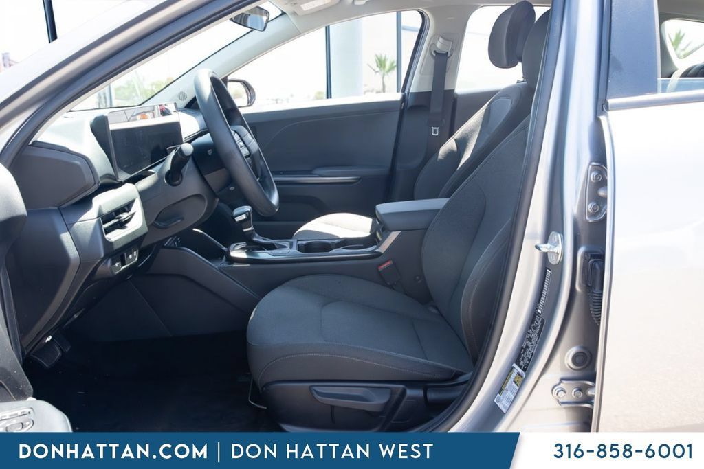 Used 2025 Kia K4 FWD image 3