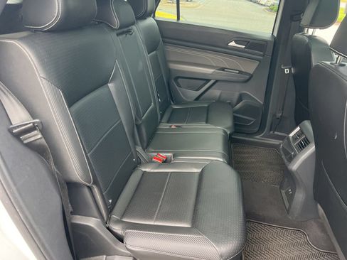 Certified 2022 Volkswagen Atlas Cross Sport SEL R-Line AWD/4WD image 31
