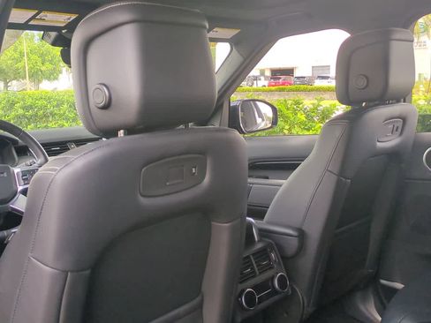 Certified 2025 Land Rover Discovery S image 18