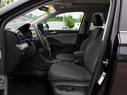 Certified 2024 Volkswagen Taos SE w/ Panoramic Sunroof Package AWD/4WD image 10