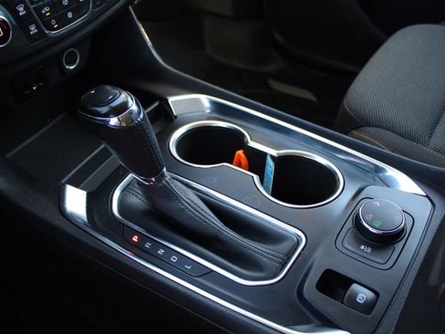 Used 2020 Chevrolet Traverse LS image 39