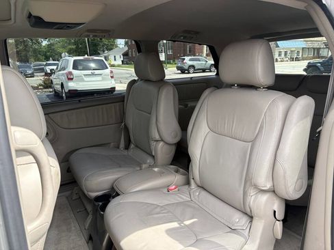Used 2005 Toyota Sienna XLE FWD image 32