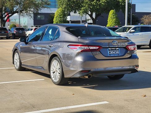 Used 2019 Toyota Camry XLE image 5
