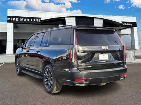 Used 2023 Cadillac Escalade ESV Sport Platinum image 4