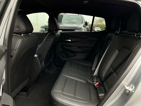 Used 2025 Buick Envista Sport Touring image 11