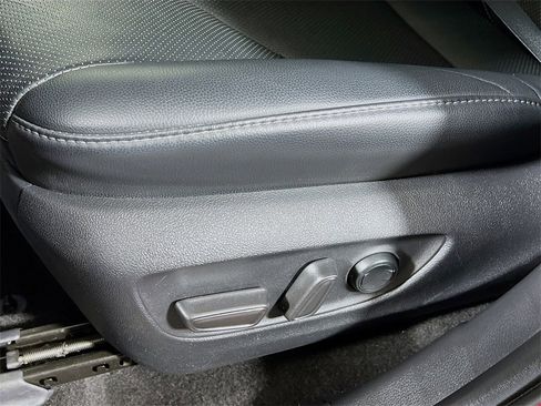 Used 2023 Toyota Highlander Platinum image 18