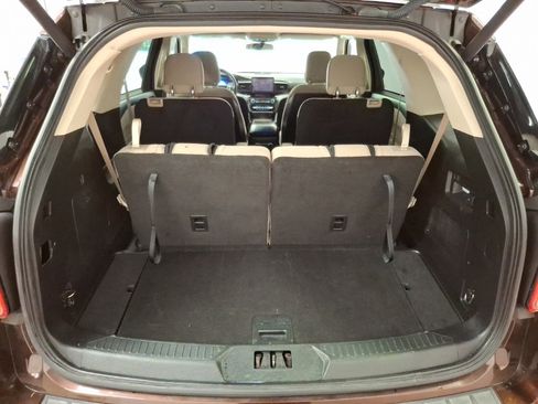 Used 2020 Ford Explorer XLT w/ Comfort Package image 12