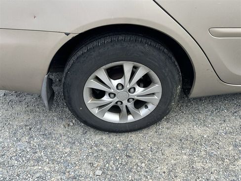 Used 2005 Toyota Camry LE FWD image 21
