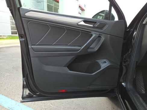 Certified 2022 Volkswagen Tiguan SE w/ Panoramic Sunroof Package image 10