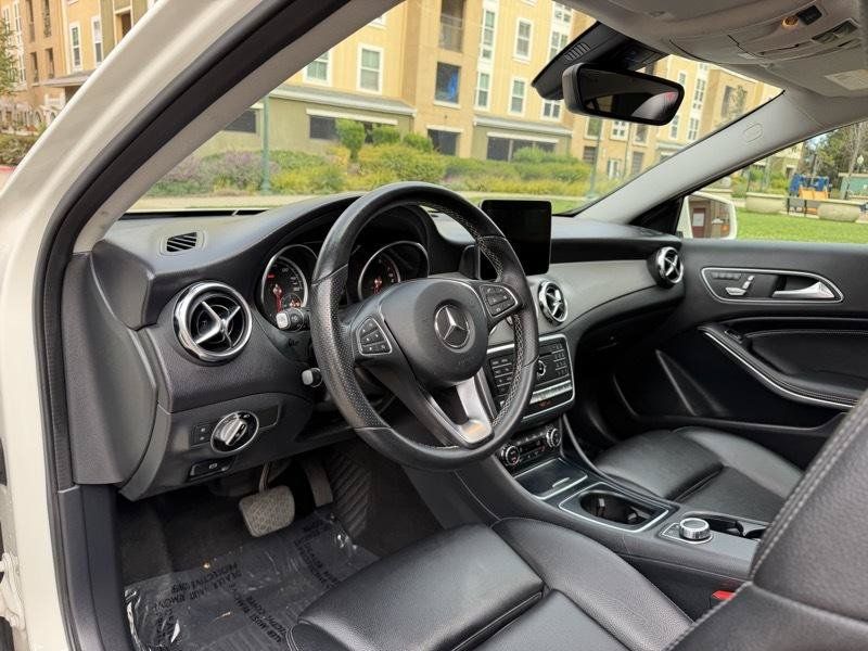Used 2018 Mercedes-Benz GLA 250 4MATIC image 35
