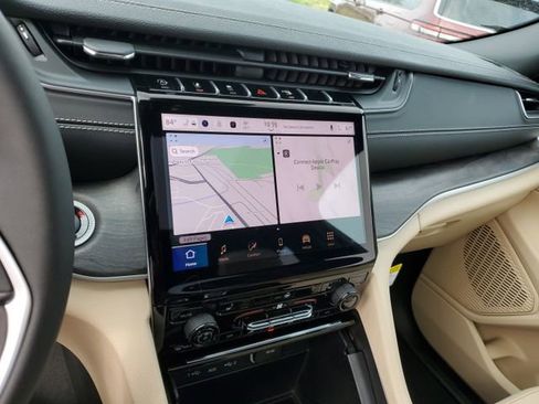 New 2025 Jeep Grand Cherokee Limited w/ Black Appearance Package image 10