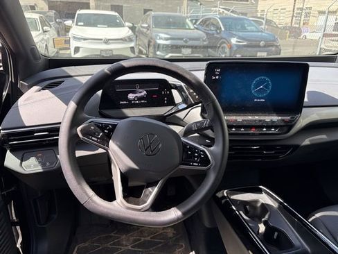 Used 2023 Volkswagen ID.4 Pro S image 6