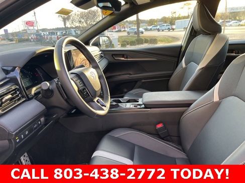 Used 2025 Toyota Camry SE w/ Convenience Package image 7